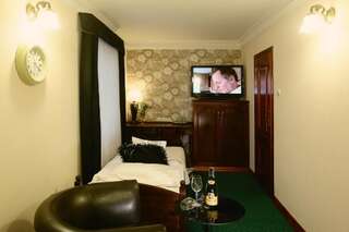 Отель Hotel Imperium Хелмжа Двухместный номер с 1 кроватью или 2 отдельными кроватями-14